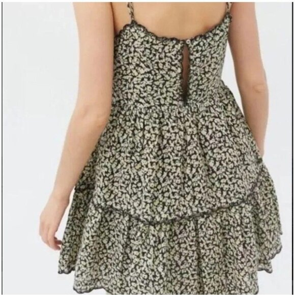 Urban Outfitters Hannah Scallop Babydoll Mini Dress Sz Small - Picture 2 of 9